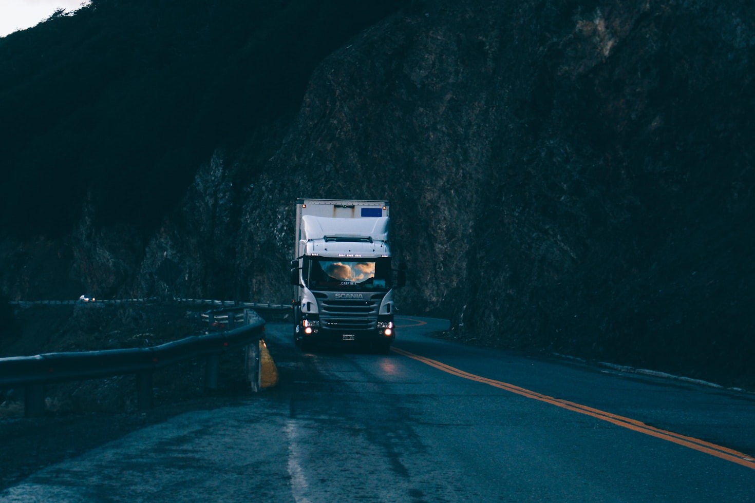 Expert Tips for Navigating the Trucking Job Market